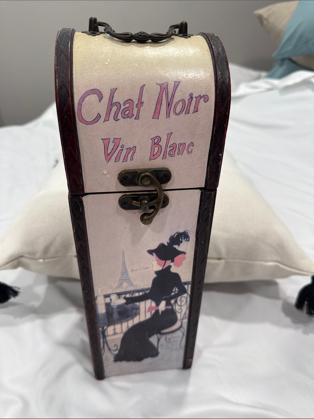 CHAT NOIR VIN BLANC WOODEN
WINE BOX